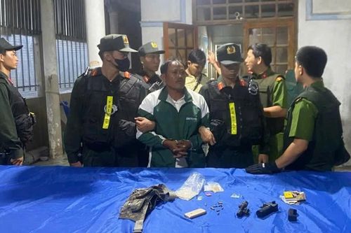 Khởi tố đối tượng dùng súng bắn bị thương trung tá công an