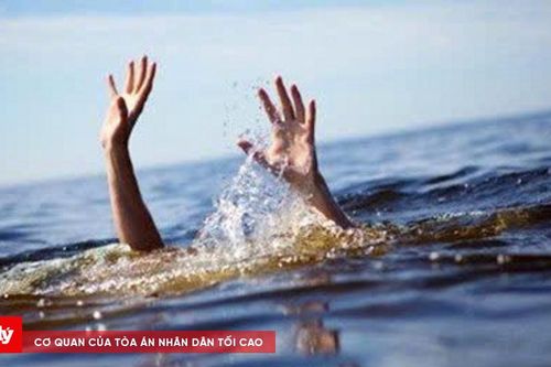 Hai học sinh đuối nước khi đi tắm ao