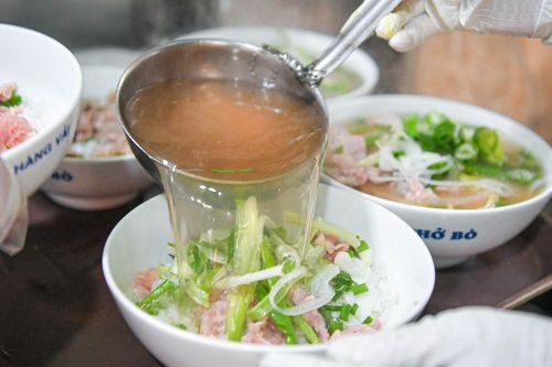 2 quán phở Michelin ở Hà Nội nằm cách nhau 24m, đều đông nghẹt khách