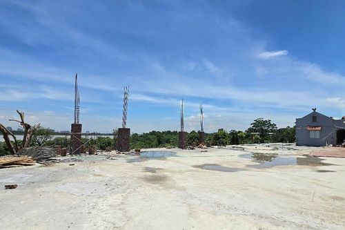 Bộ NN&MT yêu cầu Hà Nội xử lý vụ công trình lấn chiếm hành lang đê sông Hồng