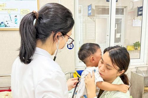 Nguyên nhân khiến 2 trẻ co giật, trợn mắt khi đang ngồi trên ô tô di chuyển