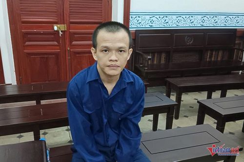 Bị đạp vào đầu xe, tài xế tông thẳng ô tô vào vị khách Hàn Quốc