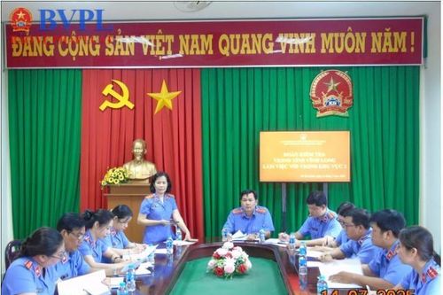 VKSND tỉnh Vĩnh Long kiểm tra việc sắp xếp và bố trí trụ sở làm việc tại VKSND Khu vực 2