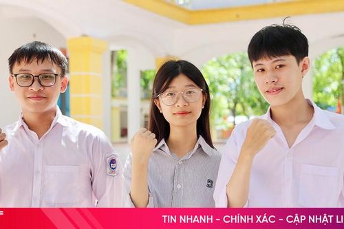 Lớp học trường làng có 4 điểm 10