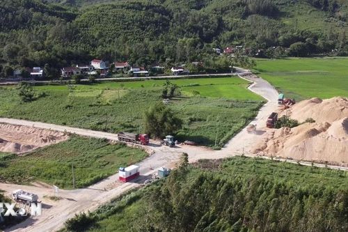 Đắk Lắk: Hàng loạt điểm tập kết cát trái phép dọc tỉnh lộ