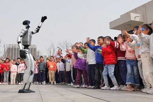 Viễn cảnh Mỹ-Trung bắt tay sản xuất robot hình người