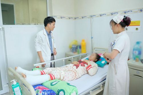 Thang máy rơi tự do khiến một phụ nữ bị chấn thương nghiêm trọng