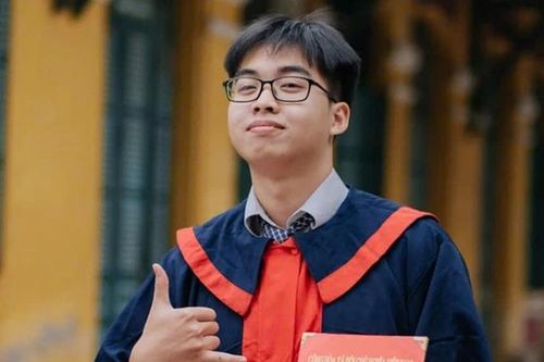 Chân dung nam sinh đạt thủ khoa kép khối A01 và D01