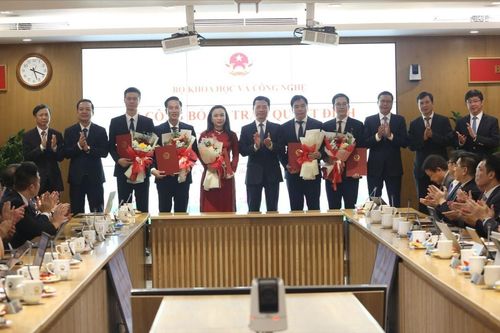 Bộ KH&CN bổ nhiệm tân Chánh Văn phòng bộ và lãnh đạo các đơn vị trực thuộc