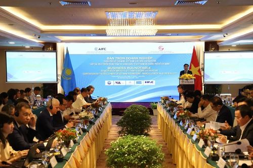 TPHCM đẩy mạnh hợp tác tài chính với Kazakhstan