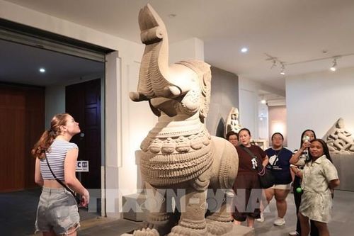 Cổ vật thì thầm, đá kể chuyện nghìn năm