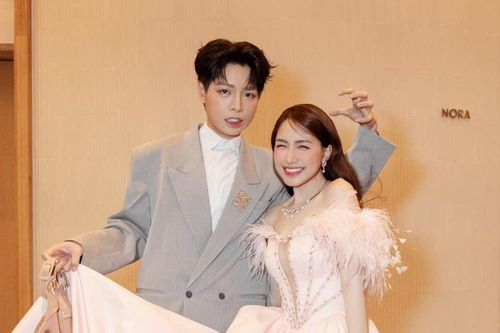 Hòa Minzy hành động lạ giữa lúc Đức Phúc thi quốc tế