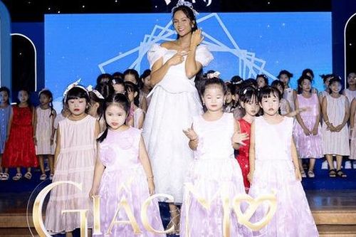 Mang đến cơ hội phát triển toàn diện và nuôi dưỡng sự tự tin cho các bé gái có hoàn cảnh khó khăn