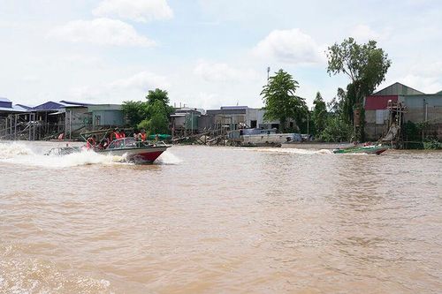 Tình hữu nghị ở đôi bờ sông Hậu