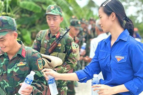 Tiểu đoàn 207 hành quân dã ngoại làm công tác dân vận