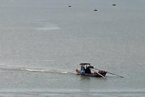 Ngăn chặn tình trạng khai thác thủy sản trái phép trên đầm Thị Nại