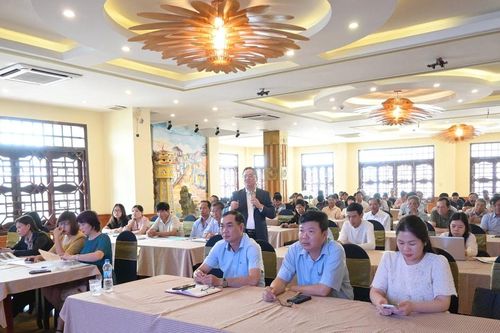Tập huấn kỹ năng kinh doanh và tiếp cận thị trường trong nước cho các HTX