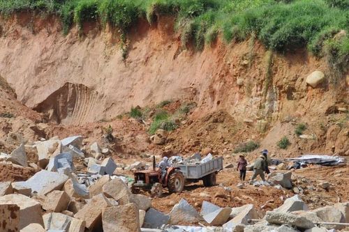 Xã Đinh Trang Thượng xử lý nghiêm hầm khai thác đá không phép