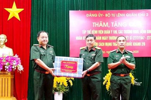 Bộ Tư lệnh Quân khu 2 thăm, tặng quà thương binh, bệnh binh tại Bệnh viện Quân y 109