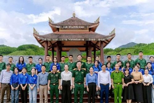 Trung đoàn 19 ra quân làm công tác dân vận tại xã Ba Lòng