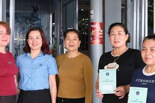 Gần 1,5 triệu người tham gia bảo hiểm xã hội, bảo hiểm y tế