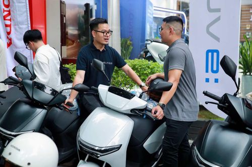 Honda Việt Nam cho thuê xe máy điện CUV e: - chỉ thuê, không bán