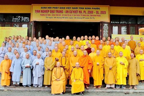 Đồng Nai: Ban Trị sự GHPGVN tỉnh thăm và sách tấn hành giả tại chùa Tỉnh Hội 2