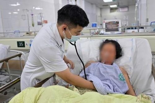 Bị sét đánh khi đang làm đồng, một phụ nữ 55 tuổi chảy máu não nguy kịch