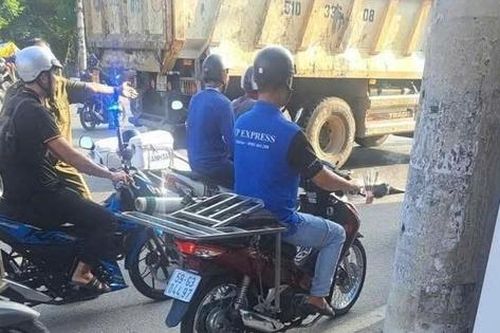 Bản tin TNGT 16/7: Hai người thương vong sau va chạm giữa xe ben và xe máy
