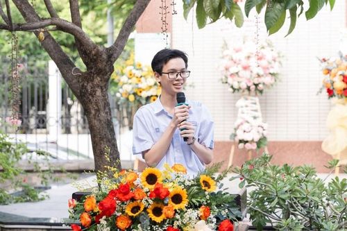 Thủ khoa khối B00 toàn quốc với 3 điểm 10: 'Em không tham gia bất kỳ lớp học thêm nào'