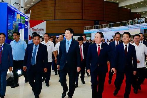 Hội nghị Xúc tiến Đầu tư Thương mại Hải Phòng 2025: Trao giấy phép đầu tư cho 32 dự án trị giá 15,5 tỷ USD