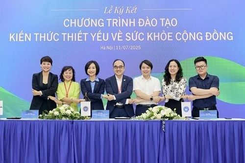 Manulife Việt Nam hợp tác chiến lược nâng cao kiến thức y tế cho tư vấn viên bảo hiểm