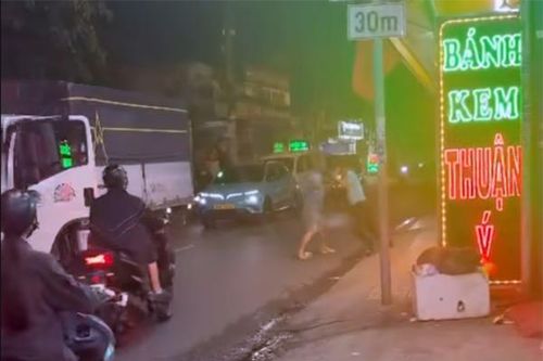 Một tài xế xe công nghệ bị đánh bằng mỏ lết do mâu thuẫn trên đường