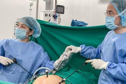 Vinmec Cần Thơ phẫu thuật nội soi thành công khối u tử cung lớn phức tạp