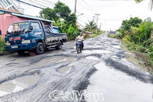 Tuyến đường tỉnh 978, người dân khốn khổ vì 'ổ voi', 'ổ gà'