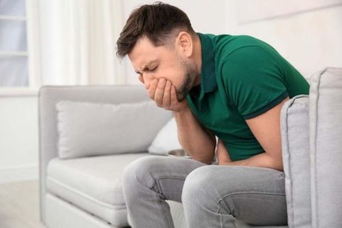 Có nên móc họng gây nôn sau uống rượu?