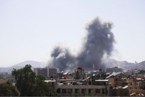 Israel không kích thủ đô Syria