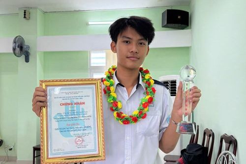 Nam sinh Đắk Lắk mê Toán, giành ngôi thủ khoa khối A toàn quốc