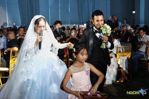 Nhiều nghệ sĩ nổi tiếng tham dự đám cưới 'bé An Đất Phương Nam' Hùng Thuận và cô dâu Tuệ Lâm