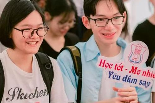 Hơn 270 thí sinh đầu tiên trúng tuyển Trường Đại học Y Hà Nội năm 2025