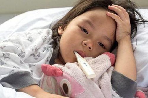 Lưu ý cần tránh khi trẻ sốt co giật bố mẹ nên biết