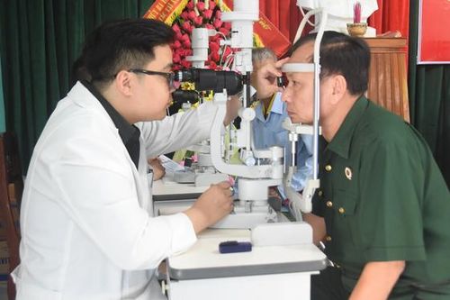 Hàng trăm cựu chiến binh được chăm sóc đôi mắt miễn phí