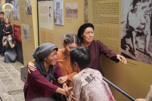 Khai mạc trưng bày chuyên đề 'Bút sắc, lòng son' tái hiện tinh thần, khí phách của người chiến sĩ cộng sản