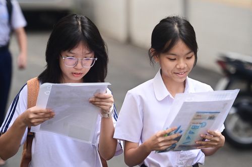 Phổ điểm Toán đẹp, sao thí sinh kêu khó?