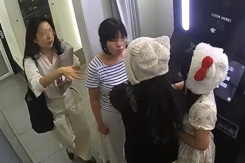 Nhân viên photobooth nghỉ việc sau vụ khách Hàn đánh 2 cô gái Việt