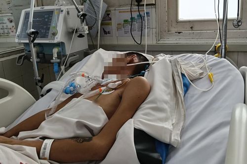 Thanh niên 26 tuổi liệt toàn thân, thở máy 2 năm từ một cơn sốt