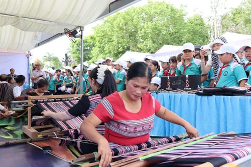 Bài 1 - Chung tay đưa văn hóa truyền thống vào học đường