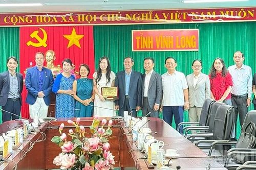 Diễn đàn kinh tế Thụy Sĩ-Việt Nam tìm hiểu cơ hội đầu tư tại Vĩnh Long