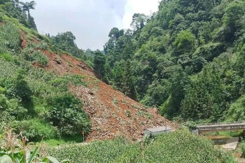 Lào Cai: Khẩn trương khắc phục sạt lở trên tỉnh lộ 159
