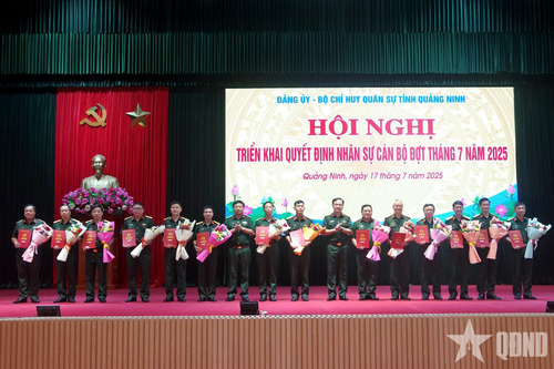 Đảng ủy, Bộ CHQS tỉnh Quảng Ninh: Trao quyết định nhân sự cán bộ đợt tháng 7 năm 2025
